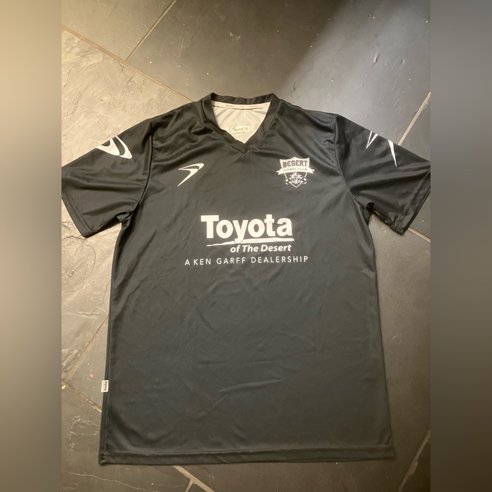 Men’s Size Large Black Soccer ⚽️ Jersey